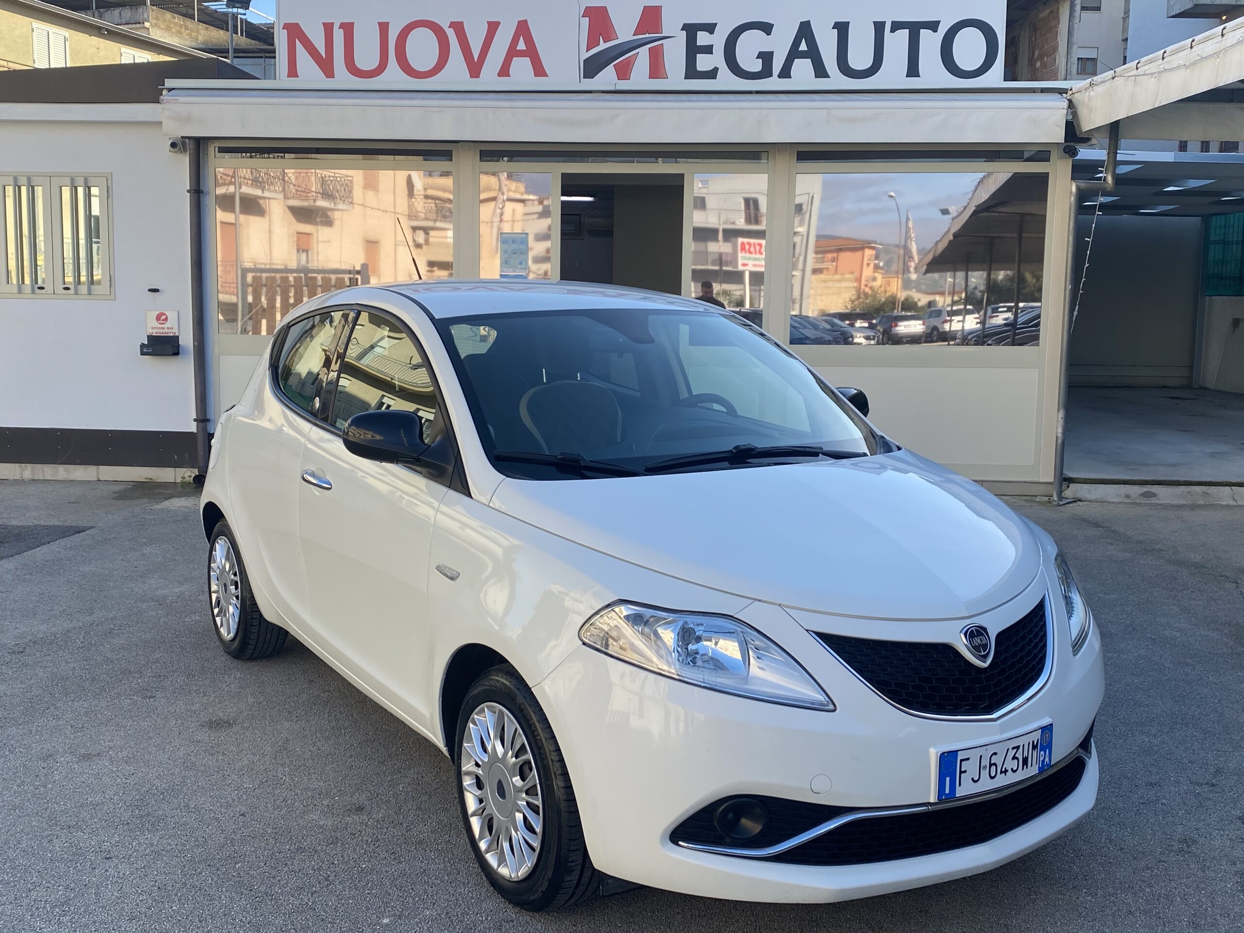 Lancia Ypsilon 12 69 Cv 5 Porte Gpl Ecochic Gold Nuova Megauto Srl